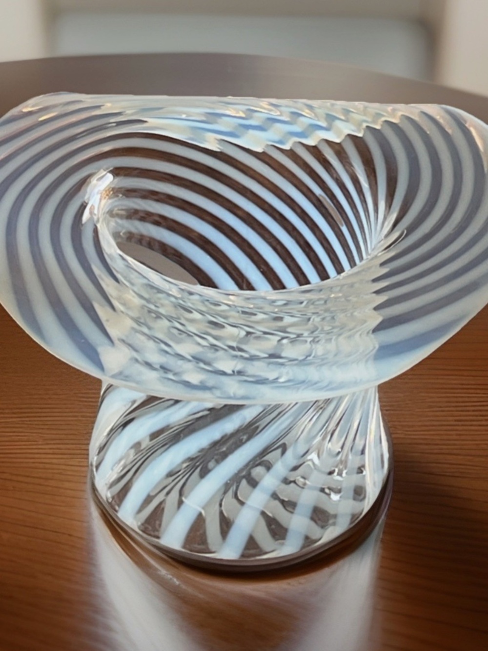 Vintage Fenton White Opalescent Swirl Stripe Art Glass Figural Top Hat Large - Picture 2 of 10